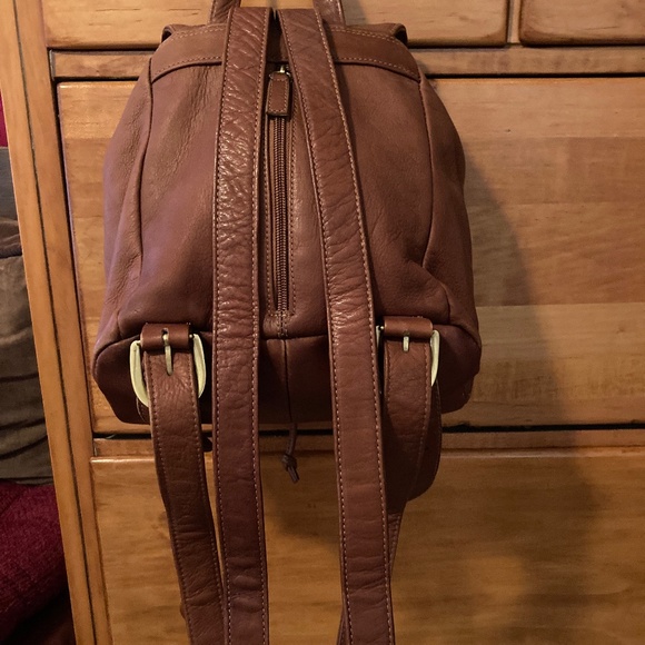 STONE MOUNTAIN Genuine Leather Backpack - Caramel Color - Medium Size - Picture 2 of 4